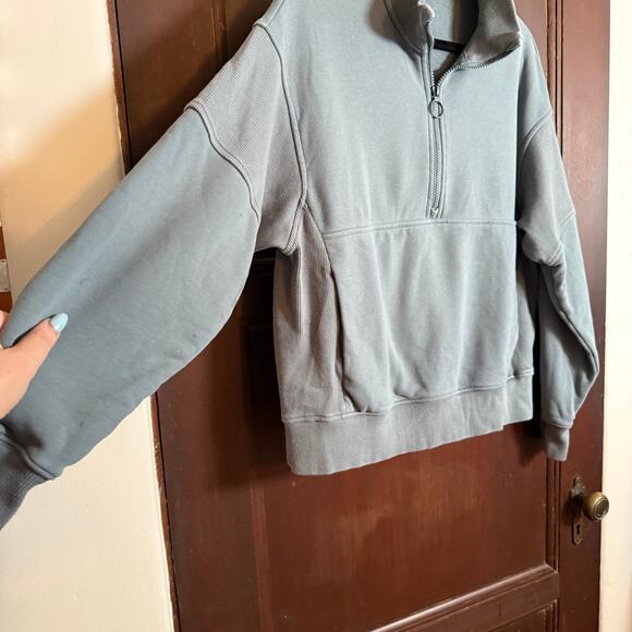 VUORI | Sedona Ribbed Half Zip Sweatshirt in Smoke Blue | Small - Picture 3 of 9